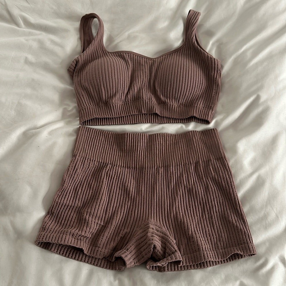 Workout and/or lounge set. Padding in top is removable.